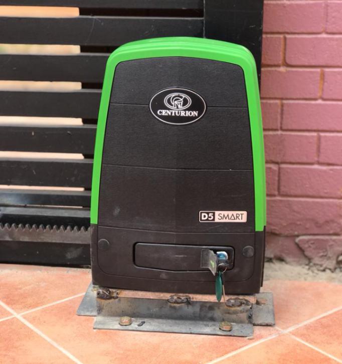 Automatic gate motor